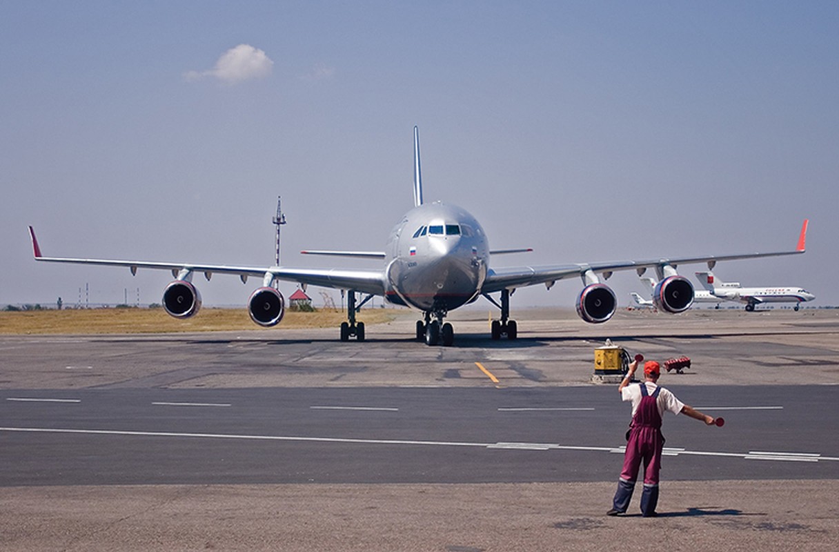 May bay cho khach Il-96-400 se thanh 