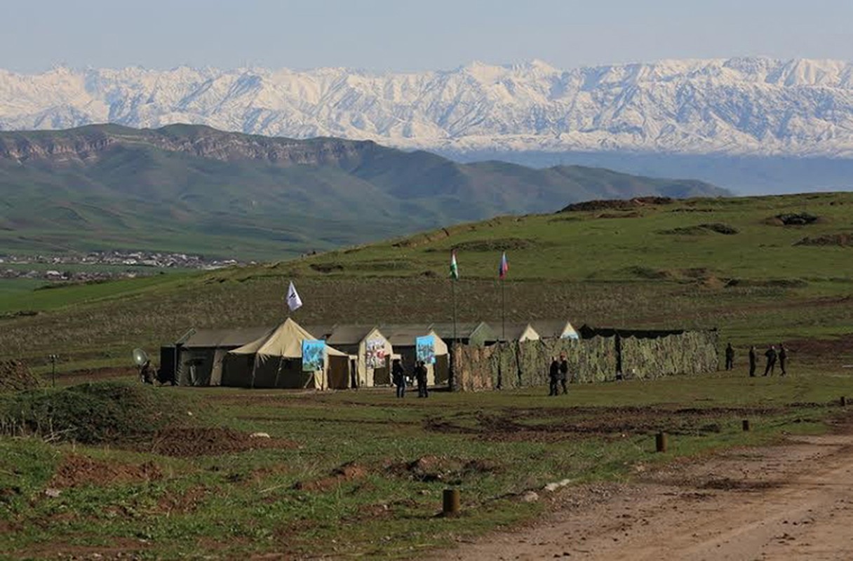 Tham trung tam chi huy tac chien bi mat Nga o Tajikistan