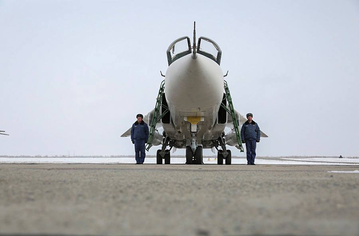 Muc kich canh may bay nem bom Su-24M roi Syria ve Nga-Hinh-11