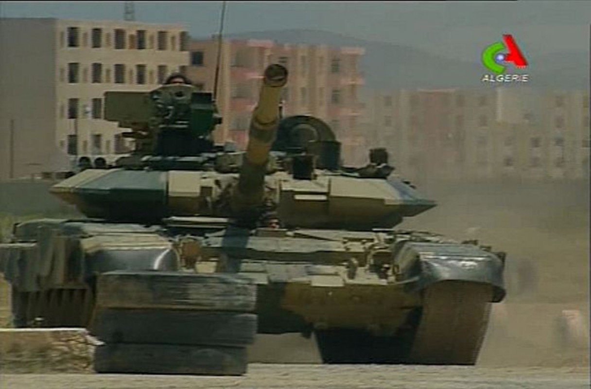 Bat ngo: Xe tang T-90 cua Algeria cung co 