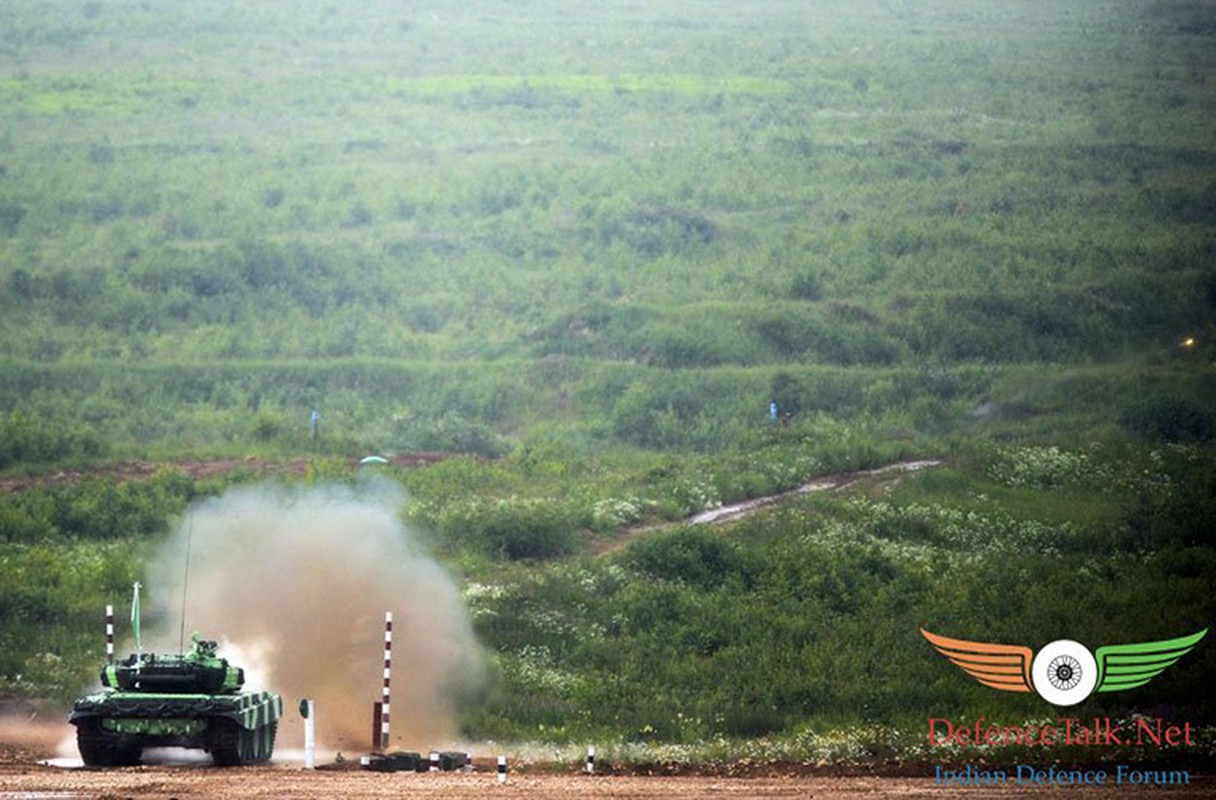 Ba dao linh An Do thap huong khan vai xe tang T-72-Hinh-15