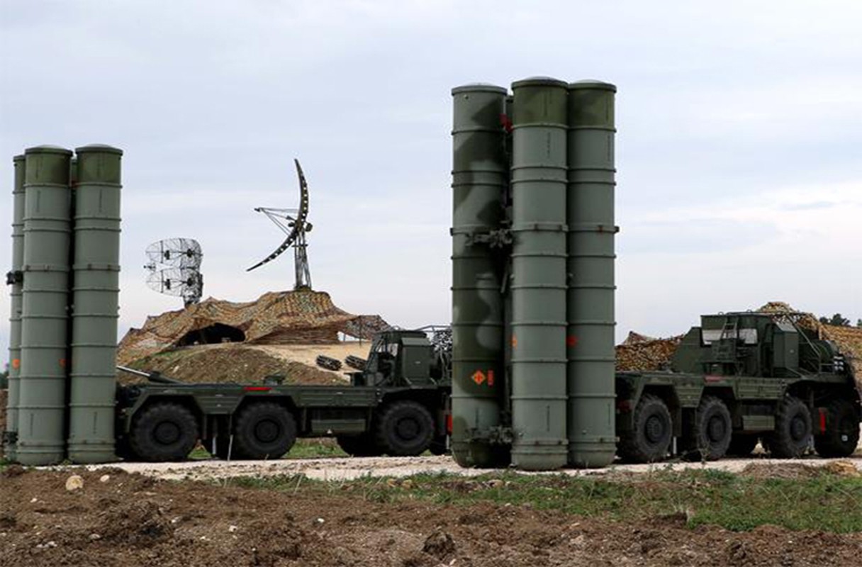 Ten lua S-400 toi Crimea, may bay NATO 