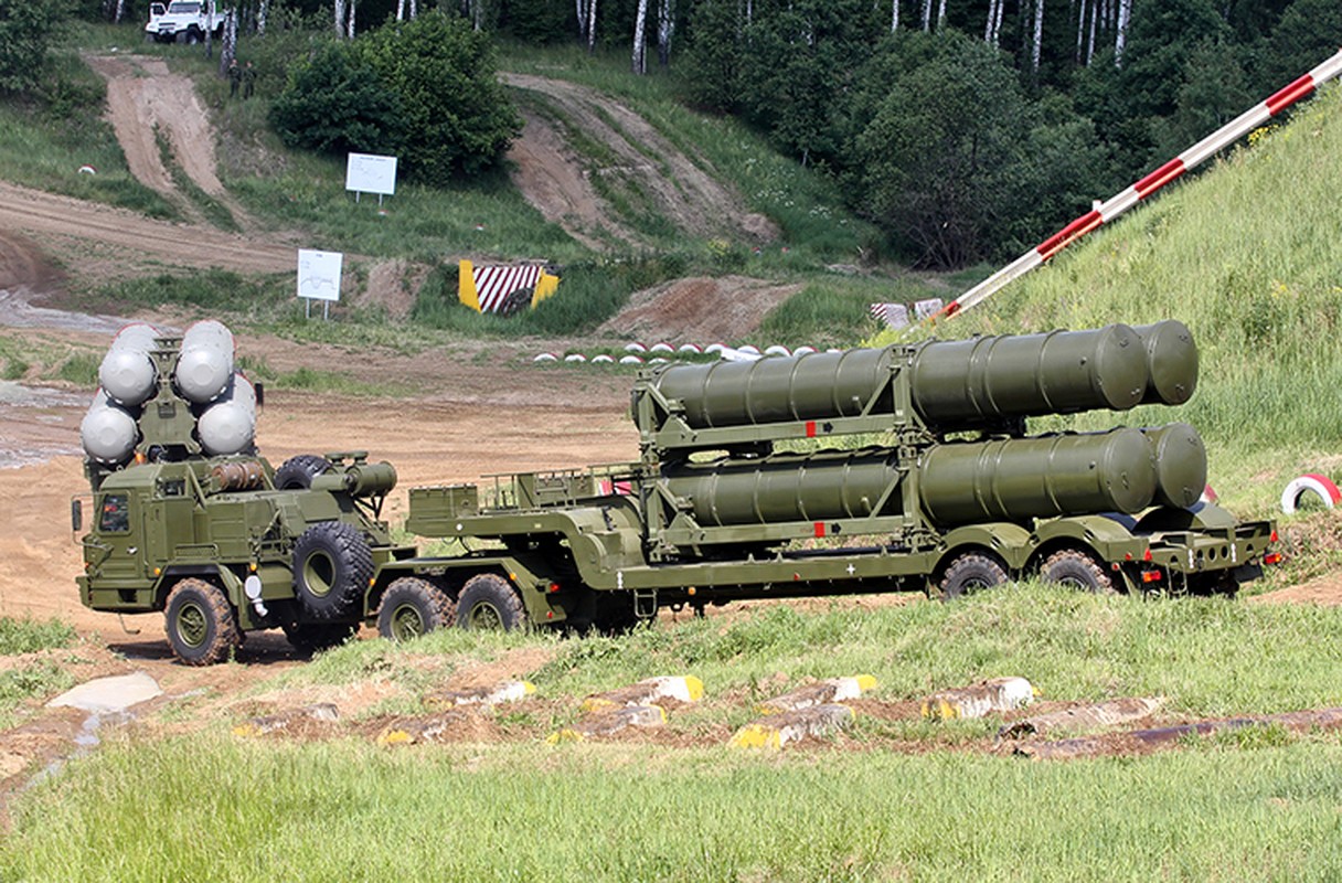 Ten lua S-400 toi Crimea, may bay NATO 