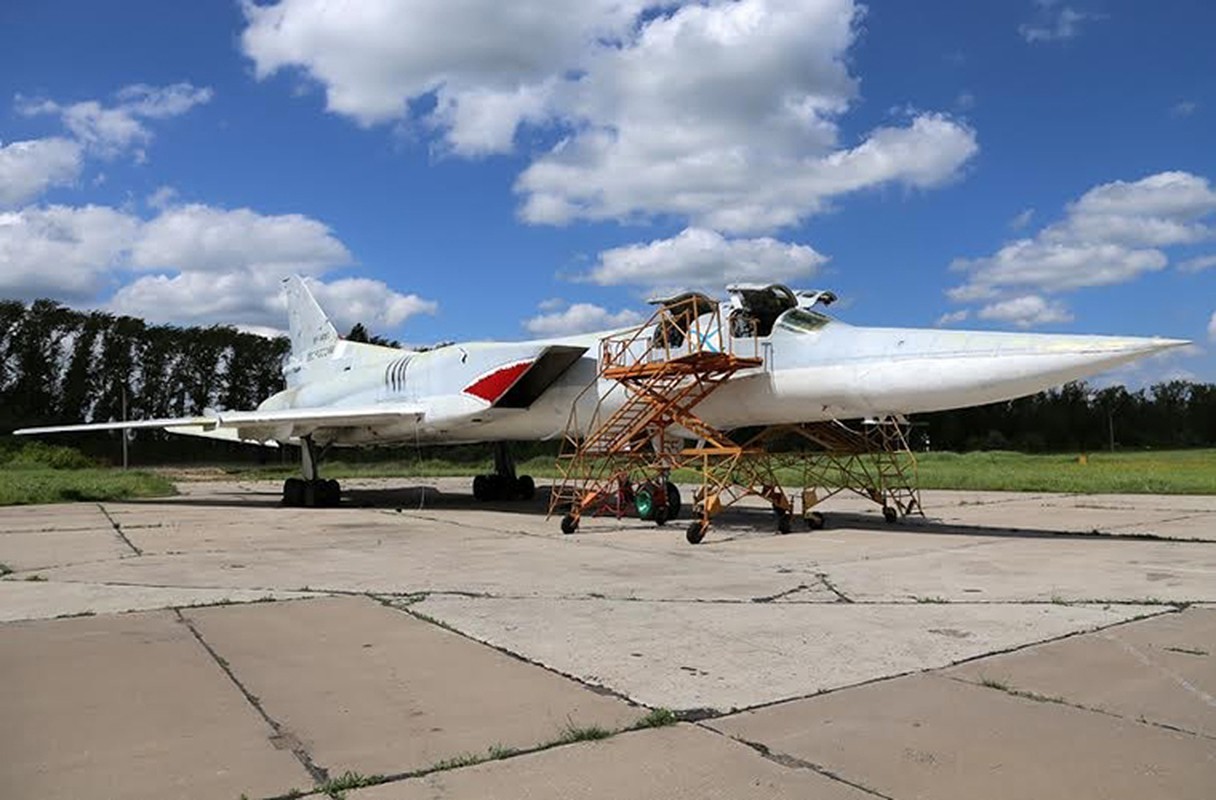 Bat ngo tuoi that cua may bay nem bom Tu-22M3 Nga-Hinh-11