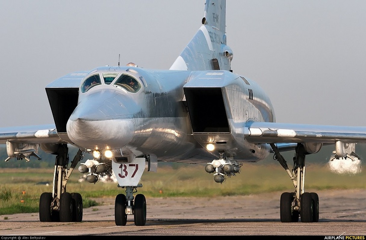 Bat ngo tuoi that cua may bay nem bom Tu-22M3 Nga-Hinh-9