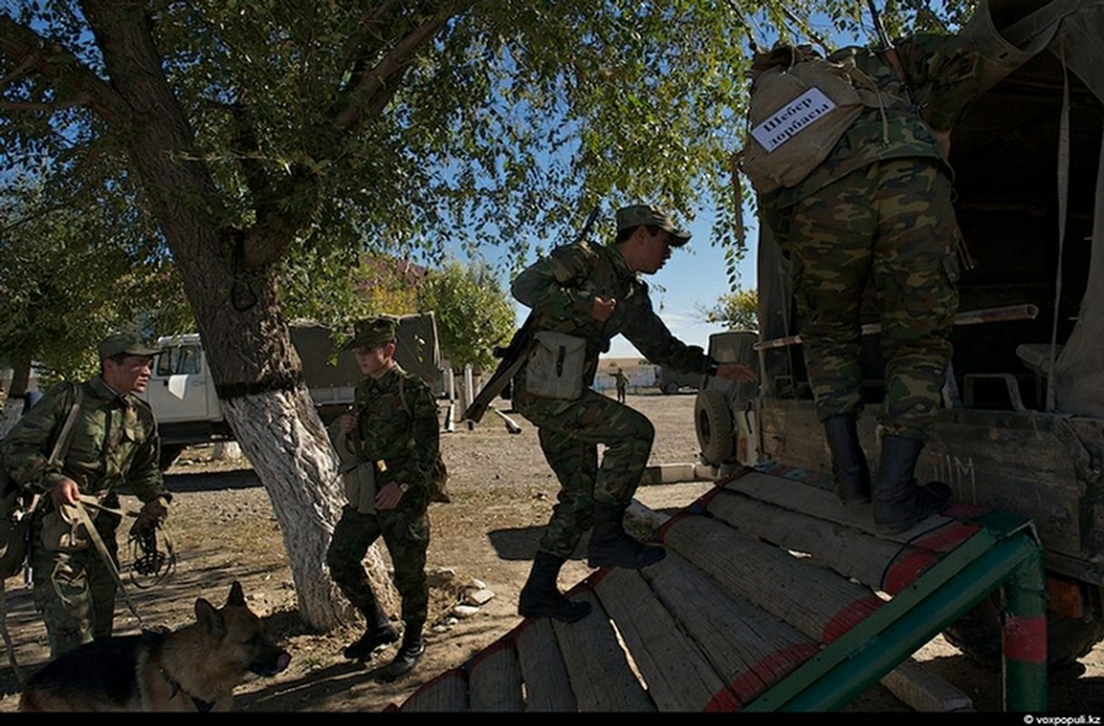 Tham don bien phong lau doi nhat Kazakhstan nam sat Trung Quoc-Hinh-13