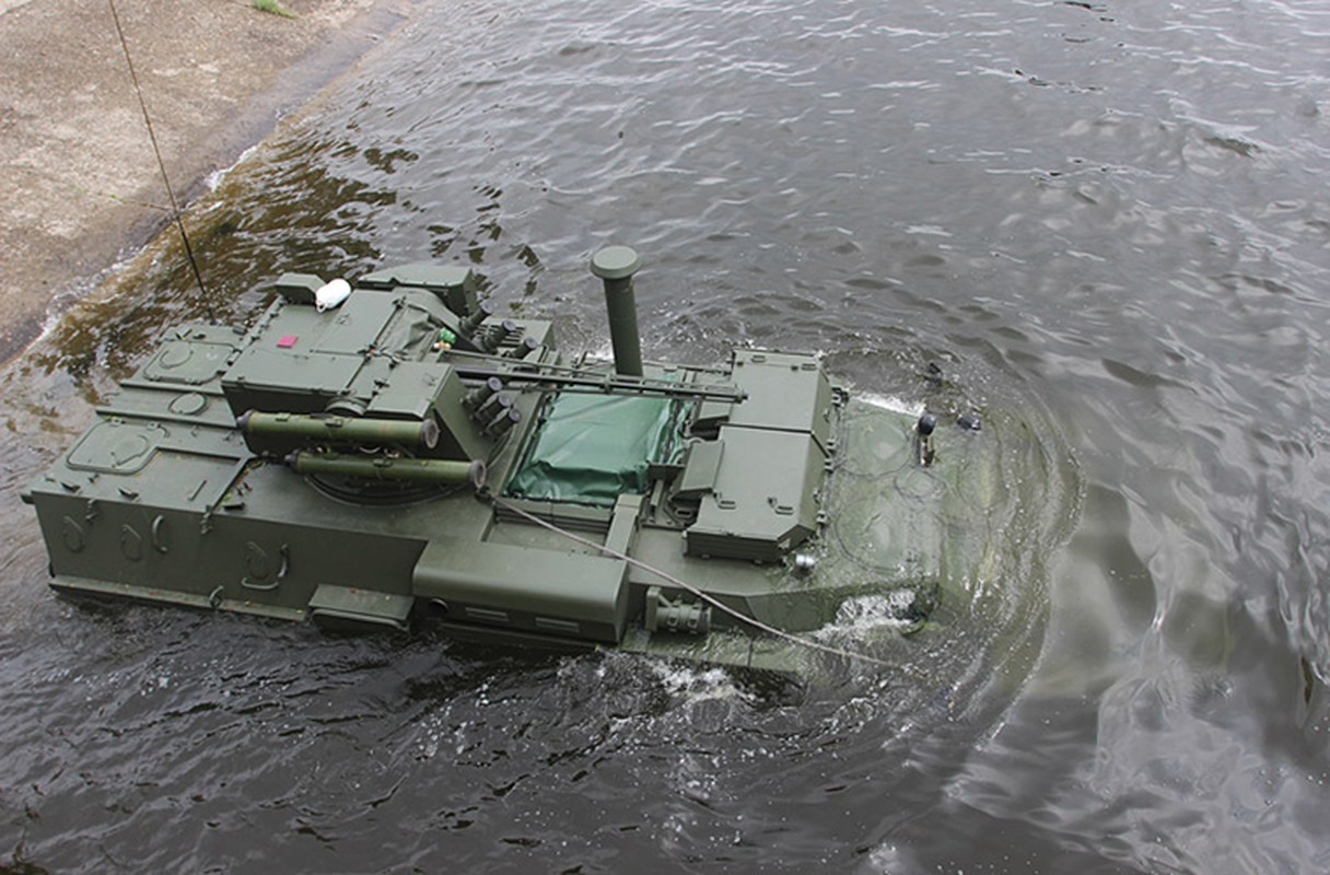 Lo suc manh xe boc thep BTR-4M Ukraine ban cho nuoc DNA