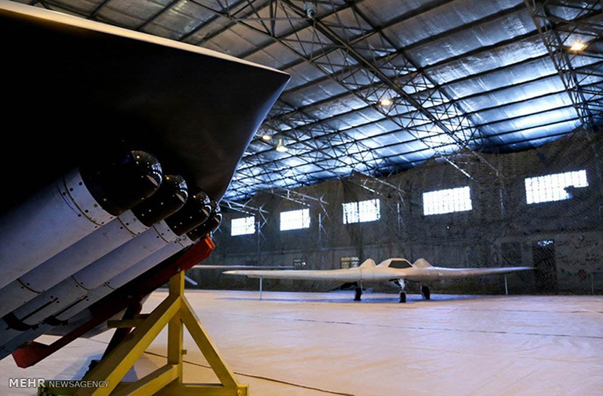 Chiem nguong mau UAV tang hinh Iran khien My 