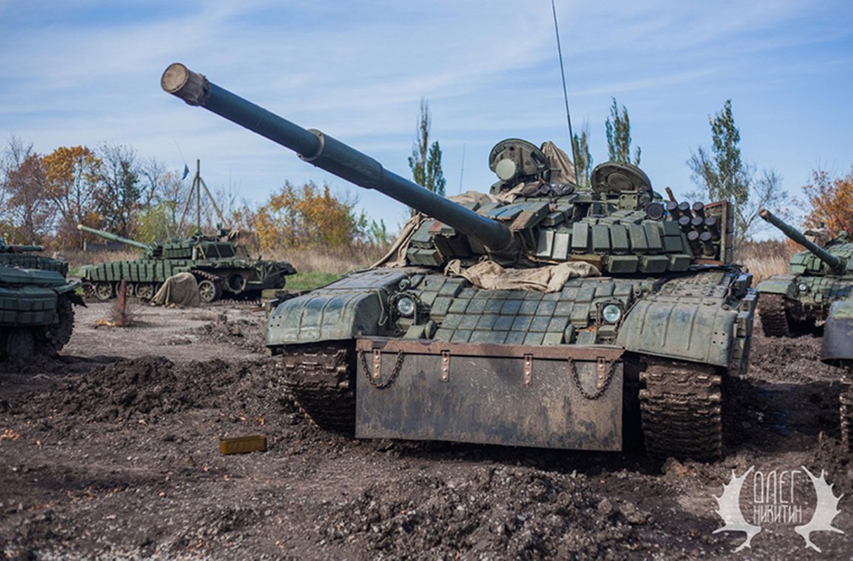 Bat ngo dan tang T-72B1 cua dan quan mien Dong Ukraine