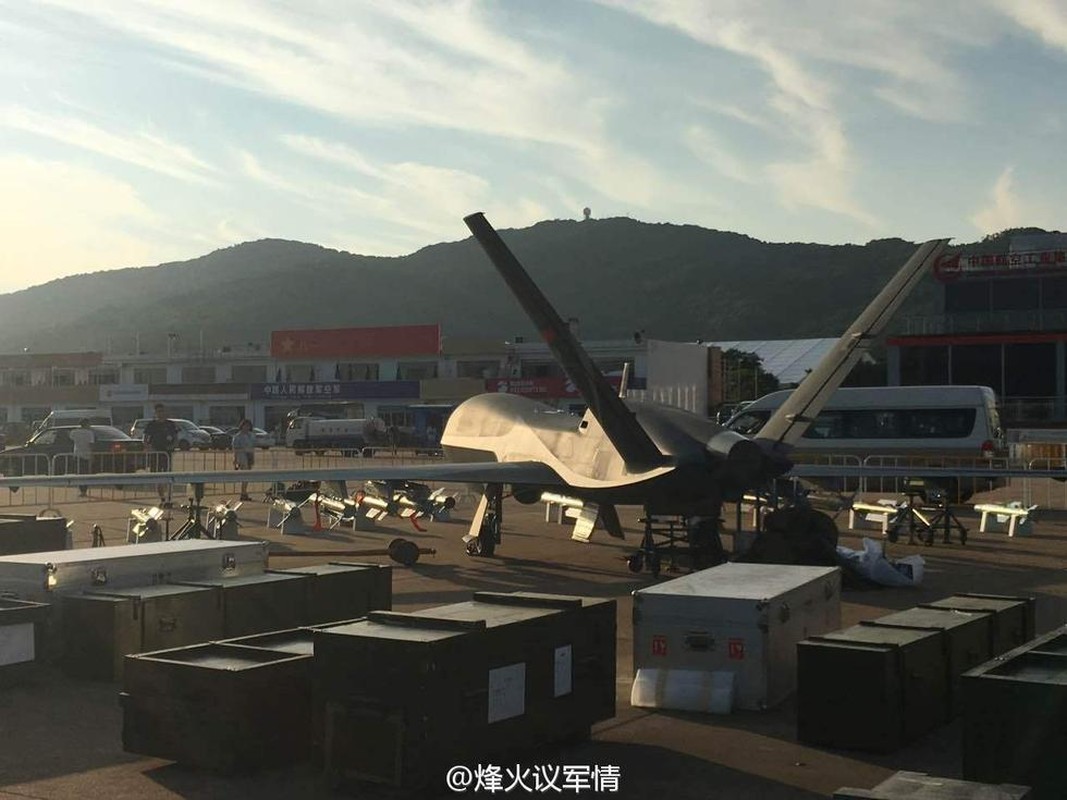 Den UAV Avenger cung bi nhai, My bo tay voi Trung Quoc-Hinh-3