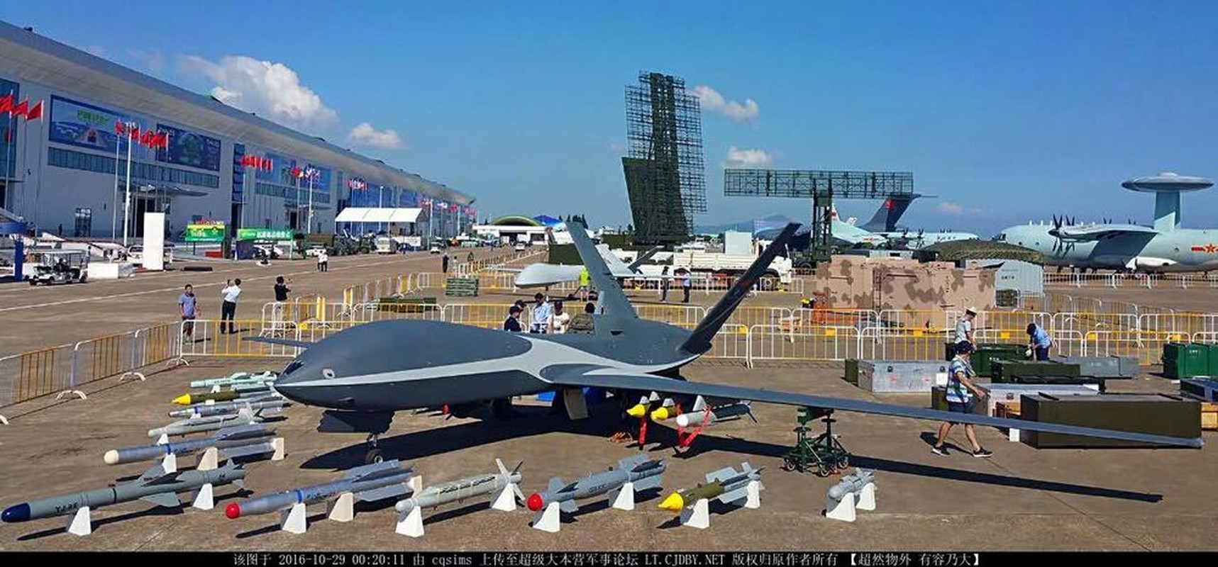 Den UAV Avenger cung bi nhai, My bo tay voi Trung Quoc-Hinh-10