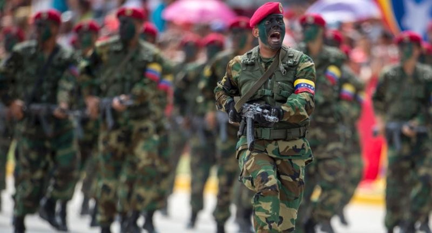 Khung hoang nghiem trong, Quan doi Venezuela van duyet binh hoanh trang-Hinh-15