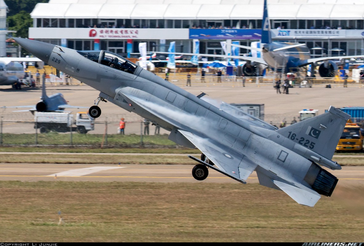 Iran dinh mua tiem kich JF-17 cua Trung Quoc doi pho My-Hinh-8