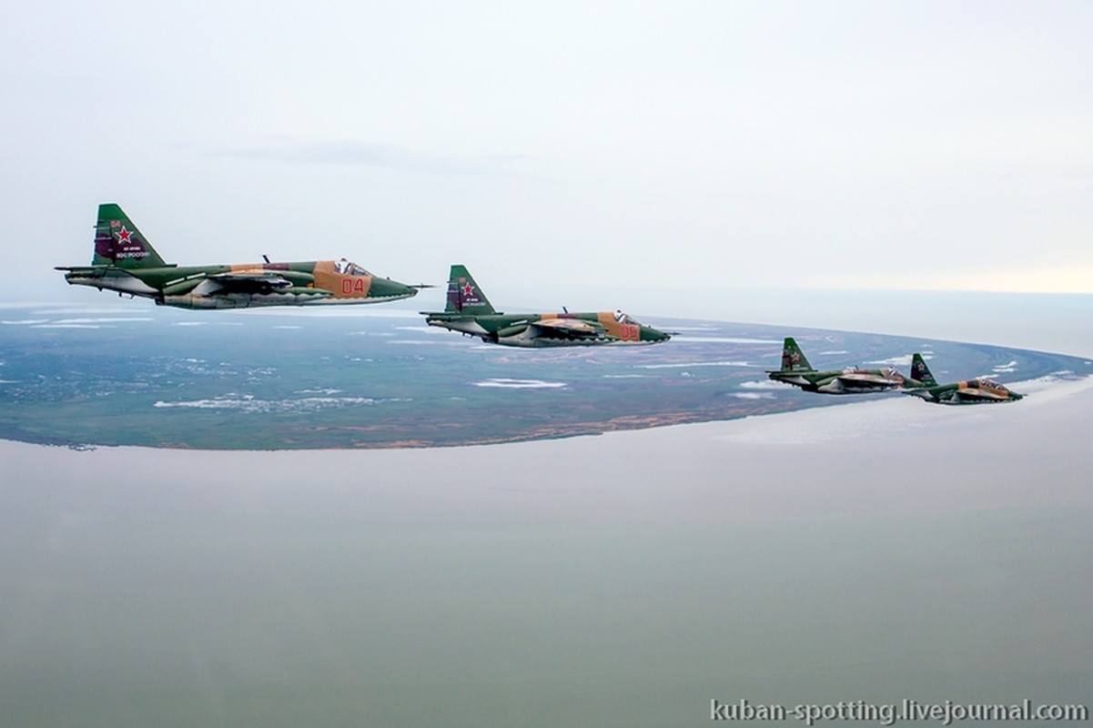 Mot chuyen bay Su-25 tuan tra bien Azov dien ra the nao?-Hinh-13