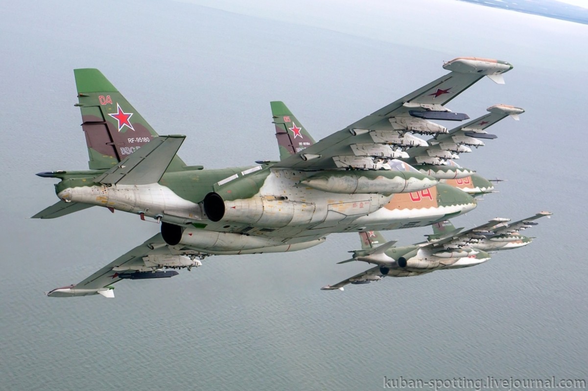 Mot chuyen bay Su-25 tuan tra bien Azov dien ra the nao?