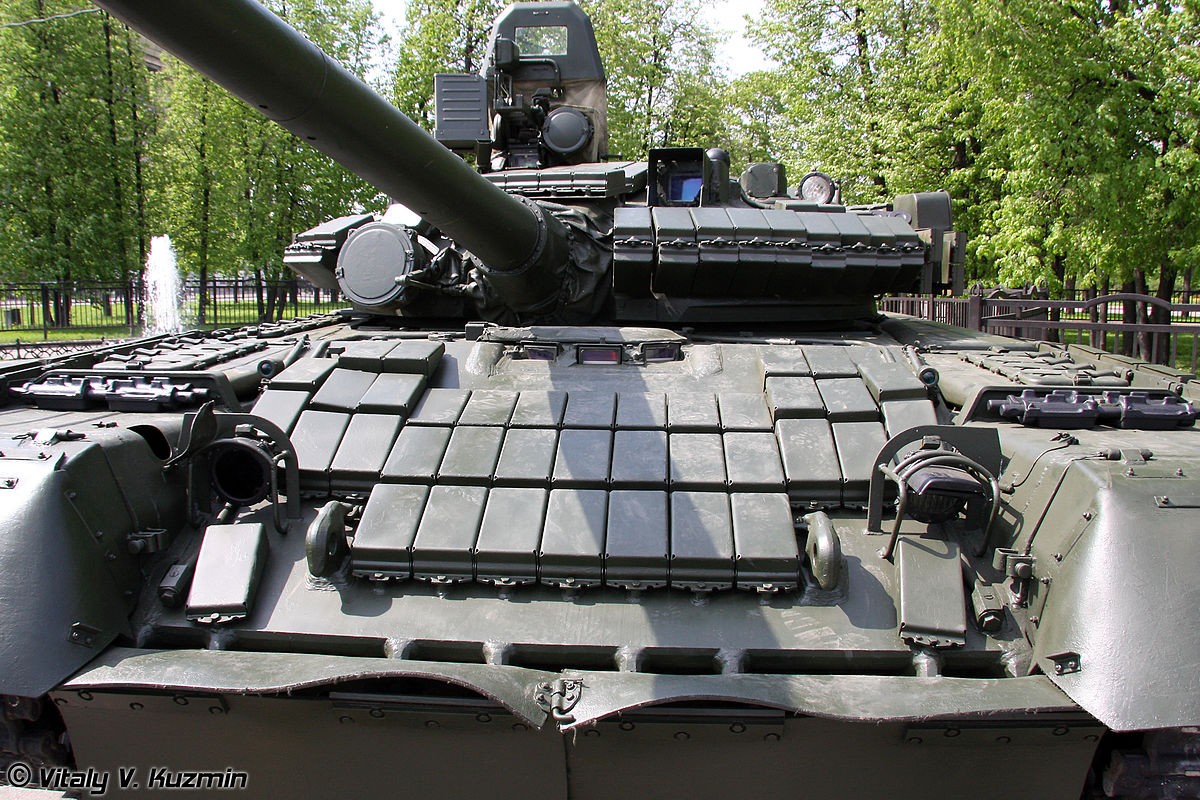 So hai T-72, T-90 Nga, Ukraine rao riet hoi sinh “tang bay” T-80-Hinh-10