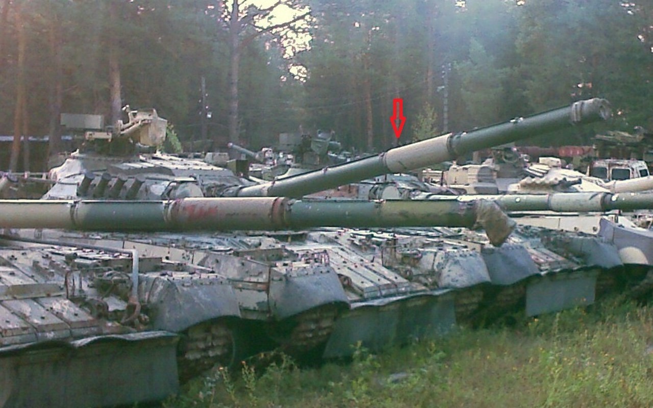 So hai T-72, T-90 Nga, Ukraine rao riet hoi sinh “tang bay” T-80-Hinh-2