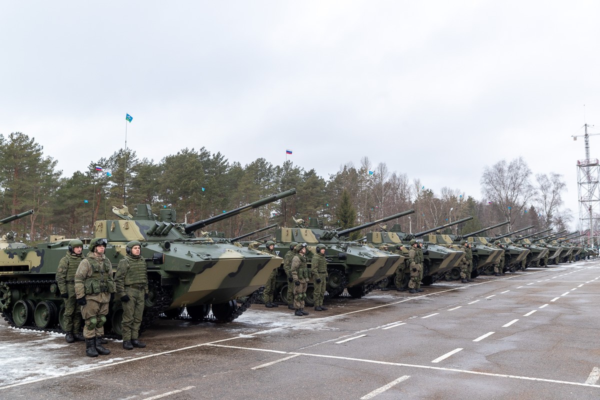 Khat khao dan xe thiet giap BMD-4M “thom mui son” cua Nga