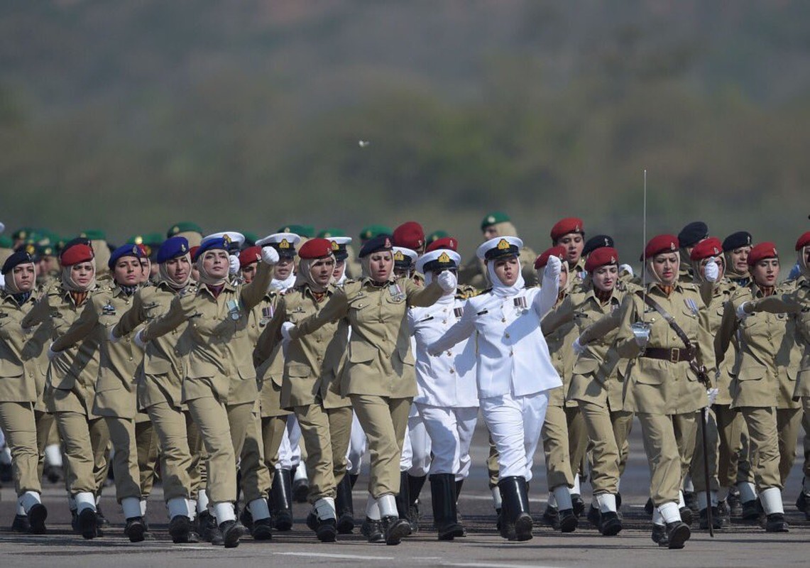 Pakistan duyet binh hoanh trang voi loat vu khi Trung Quoc “khung”-Hinh-4