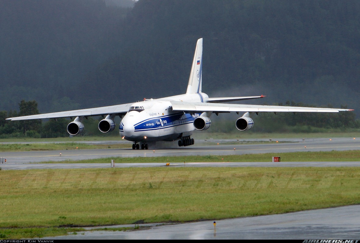 Soi ung vien “tong tien” sieu van tai co An-124 ve vuon-Hinh-4