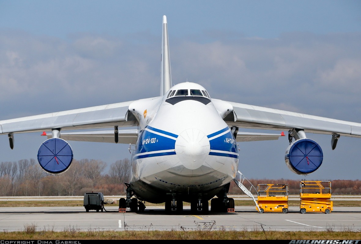 Soi ung vien “tong tien” sieu van tai co An-124 ve vuon-Hinh-8