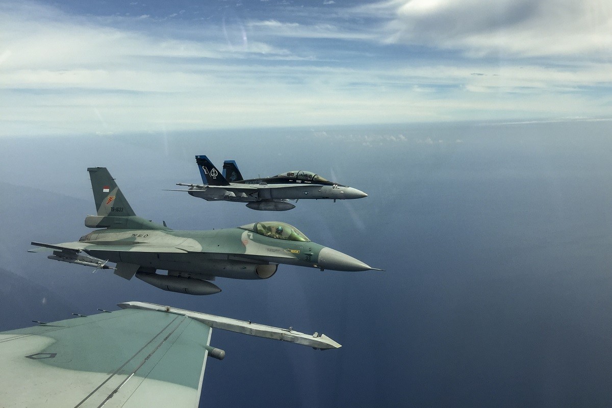 Sap co Su-35S Nga, Indonesia con di mua F-16 My lam gi?-Hinh-2