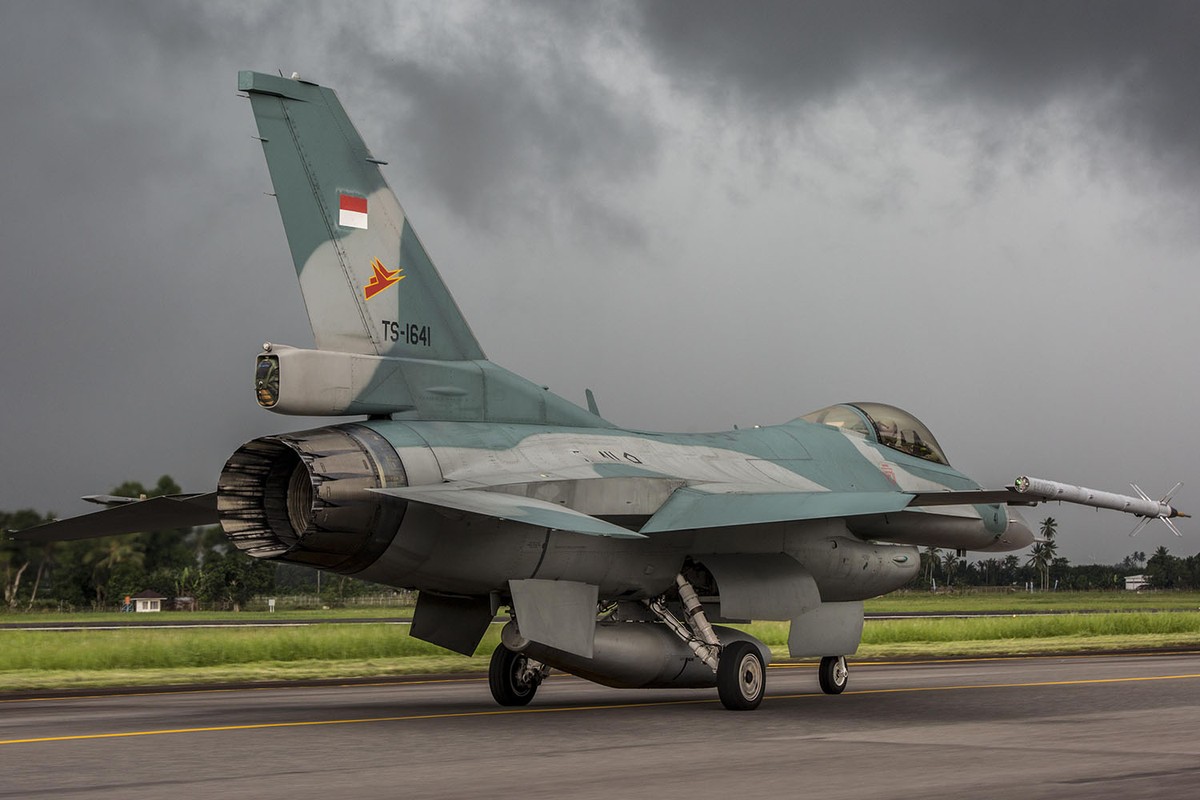 Sap co Su-35S Nga, Indonesia con di mua F-16 My lam gi?-Hinh-6