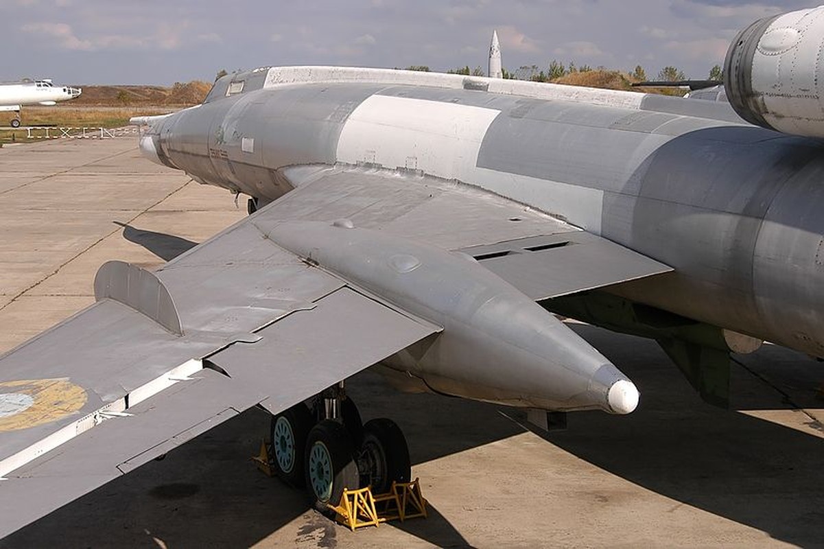 Vi sao phi cong Lien Xo tu choi dung may bay nem bom Tu-22?-Hinh-11