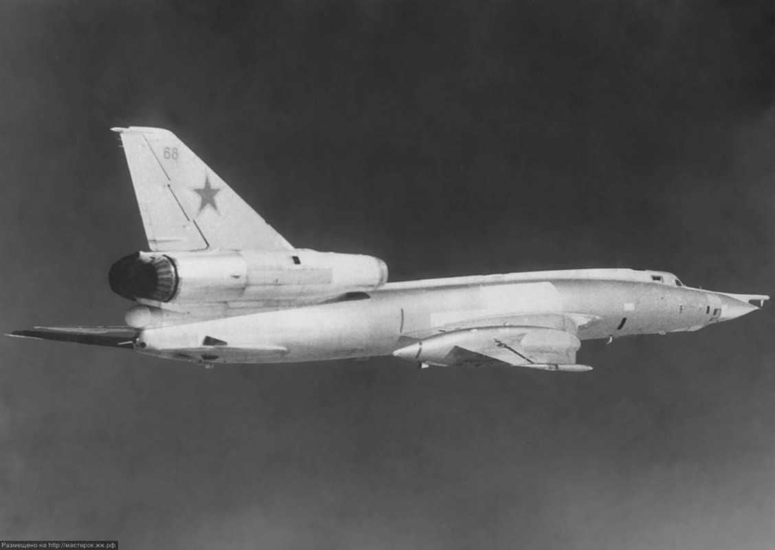 Vi sao phi cong Lien Xo tu choi dung may bay nem bom Tu-22?-Hinh-4