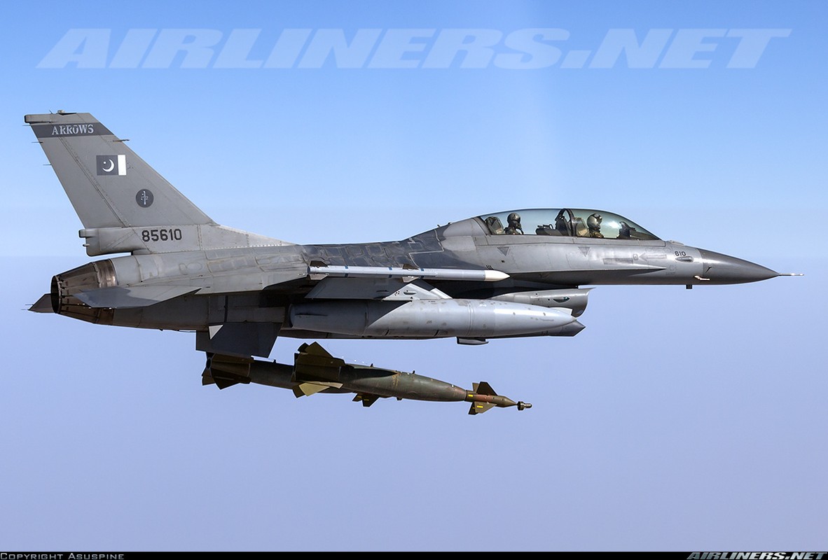 May bay MiG-29 “bat chot” o Dong Au, nhuong cho cho F-16-Hinh-10