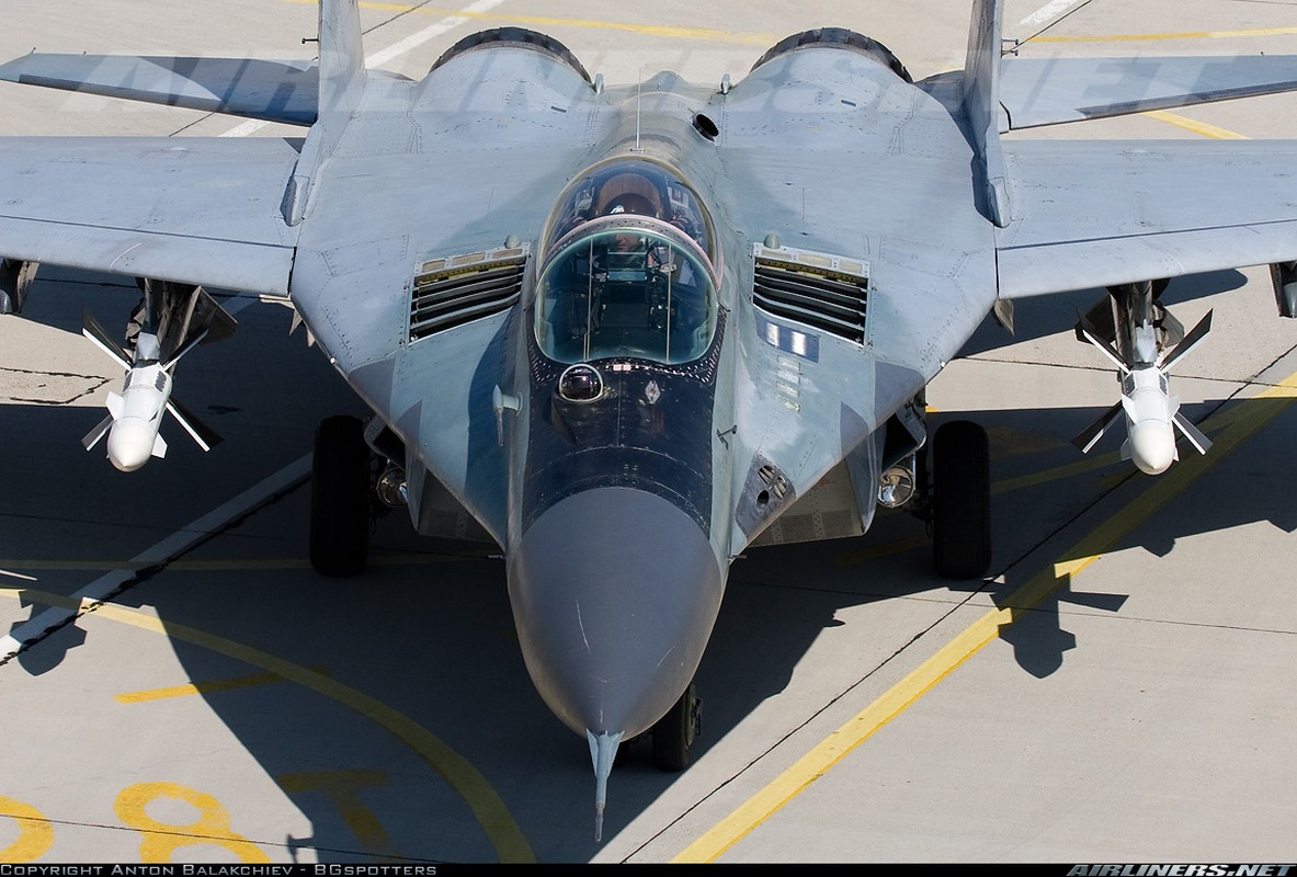 May bay MiG-29 “bat chot” o Dong Au, nhuong cho cho F-16-Hinh-4