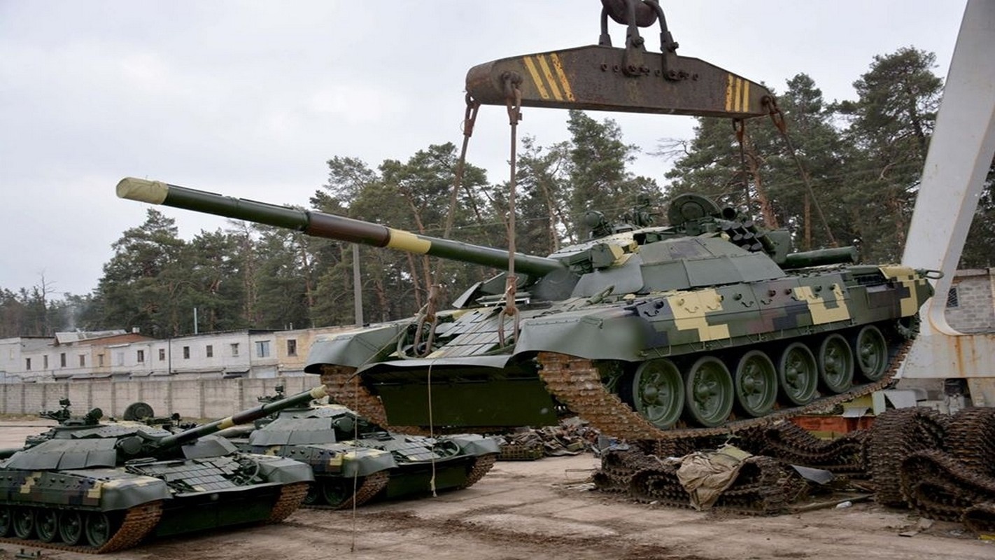 Xe tang  T-72AMT Ukraine dung co tot hon T-72B3 cua Nga?