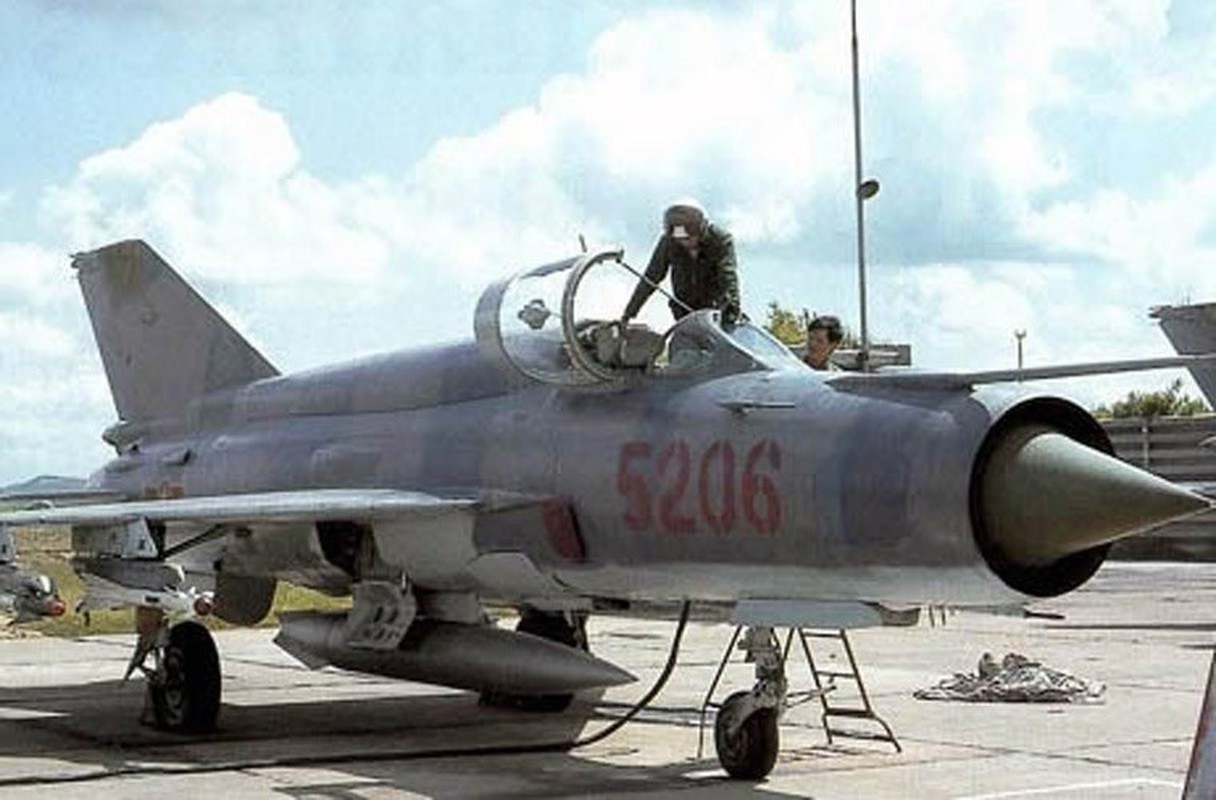 Chi tiet doc la tren nhung chiec MiG-21 dau tien Viet Nam tiep nhan-Hinh-12