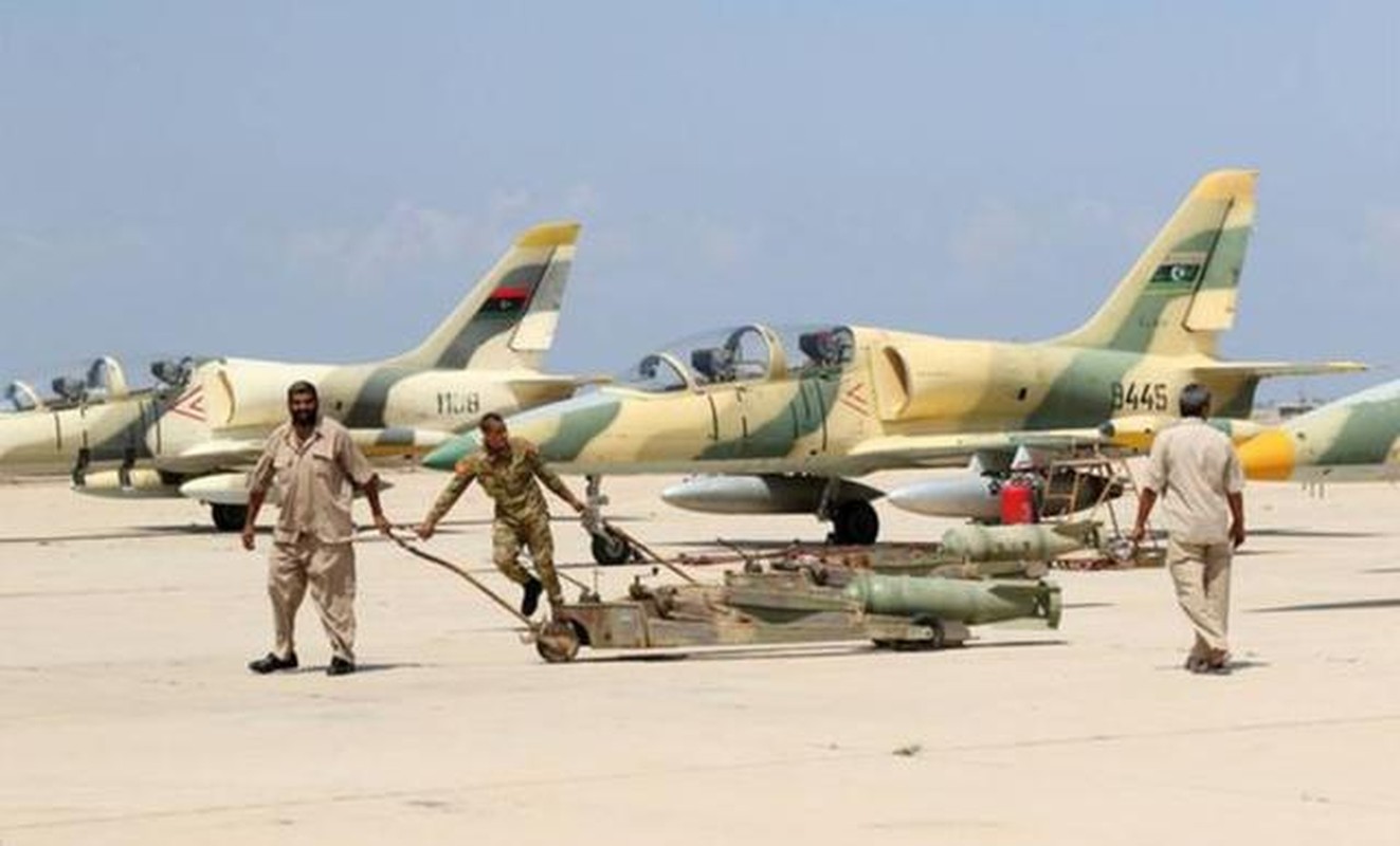 Libya cuc cang: Tuong Haftar de mat can cu khong quan al-Vatiya vao tay GNA-Hinh-5