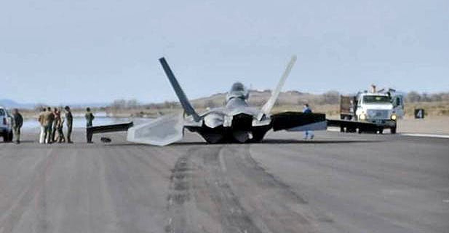 May bay F-22, F-35 lien tuc 