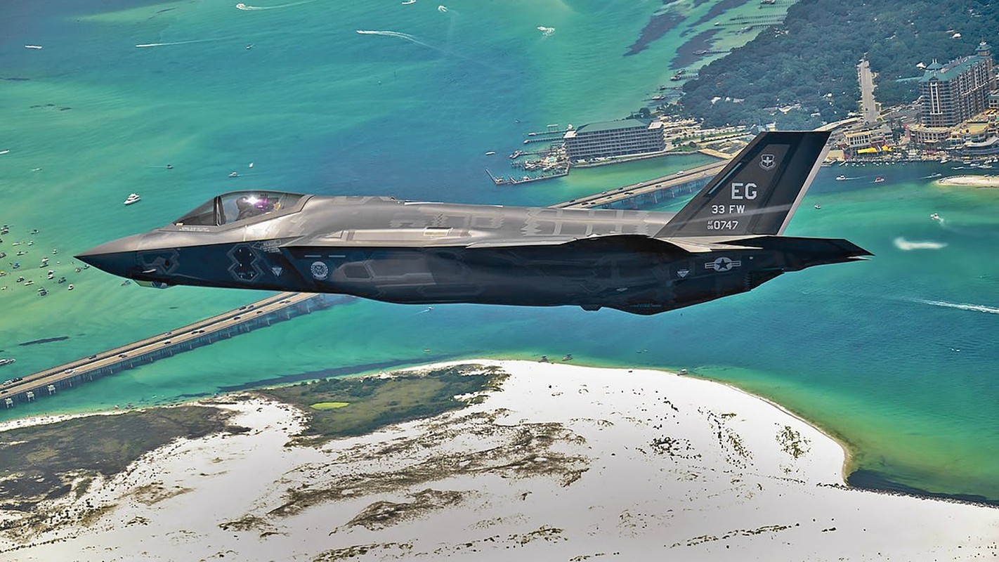 May bay F-22, F-35 lien tuc 