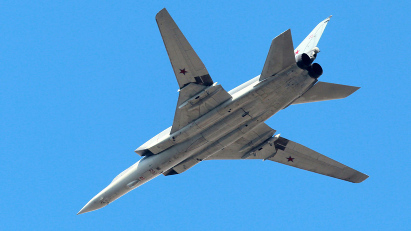 F-16 Tho Nhi Ky danh chan Tu-22M3 Nga tren bien Den: Crimea day song-Hinh-7