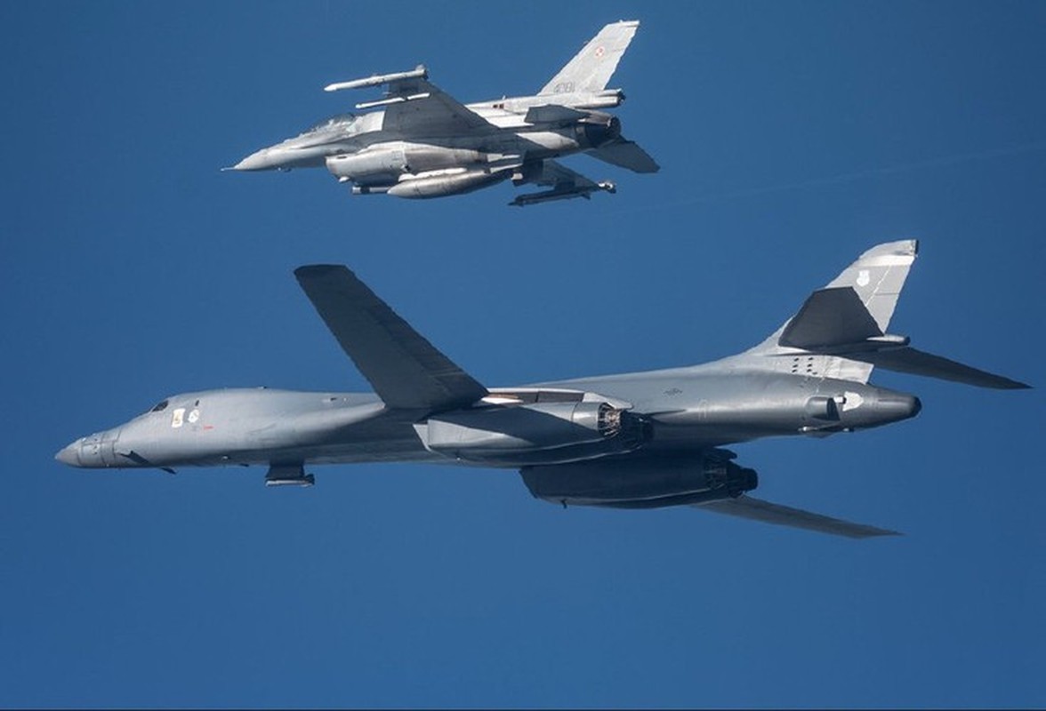 Duoc ho tong ky cang, B-1 Lancer My van bi tiem kich Nga 