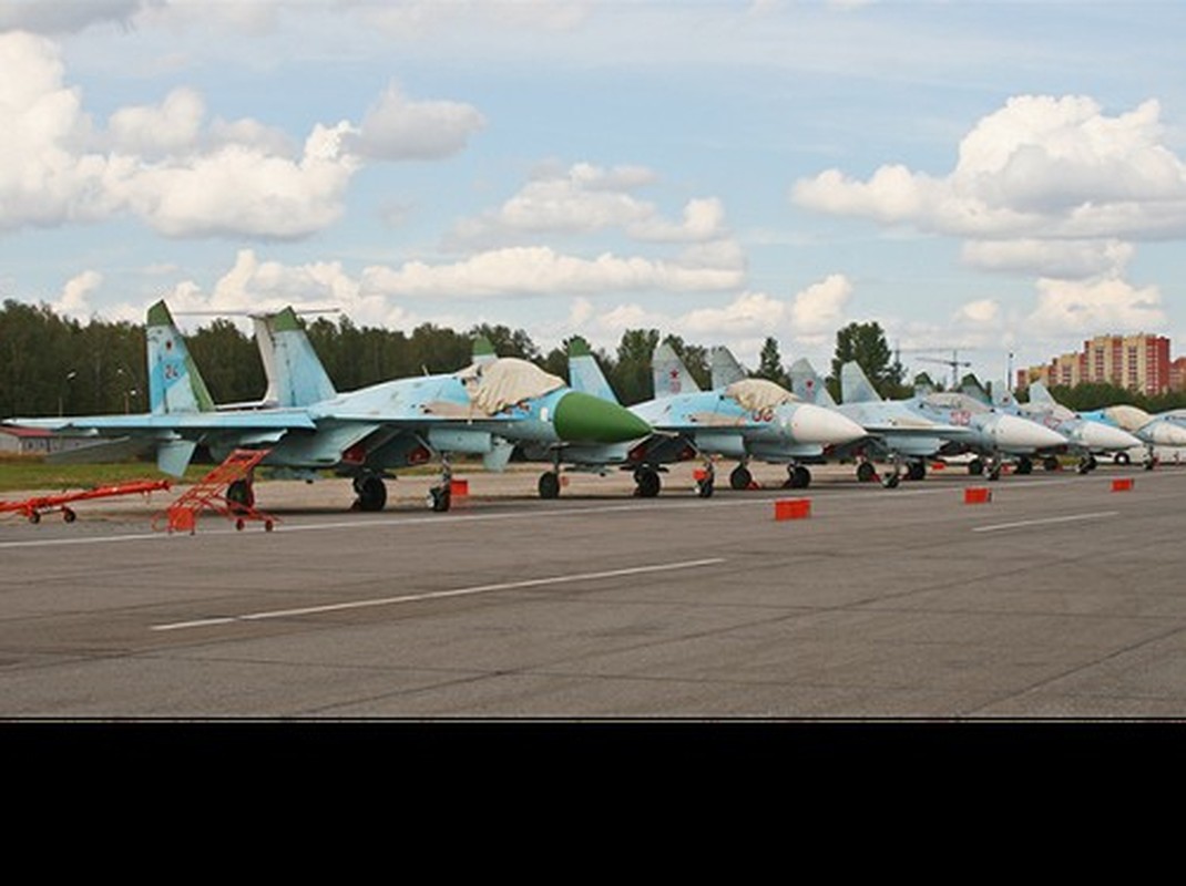 Rat gioi dai tu chien dau co, sao Belarus da cho Su-27 