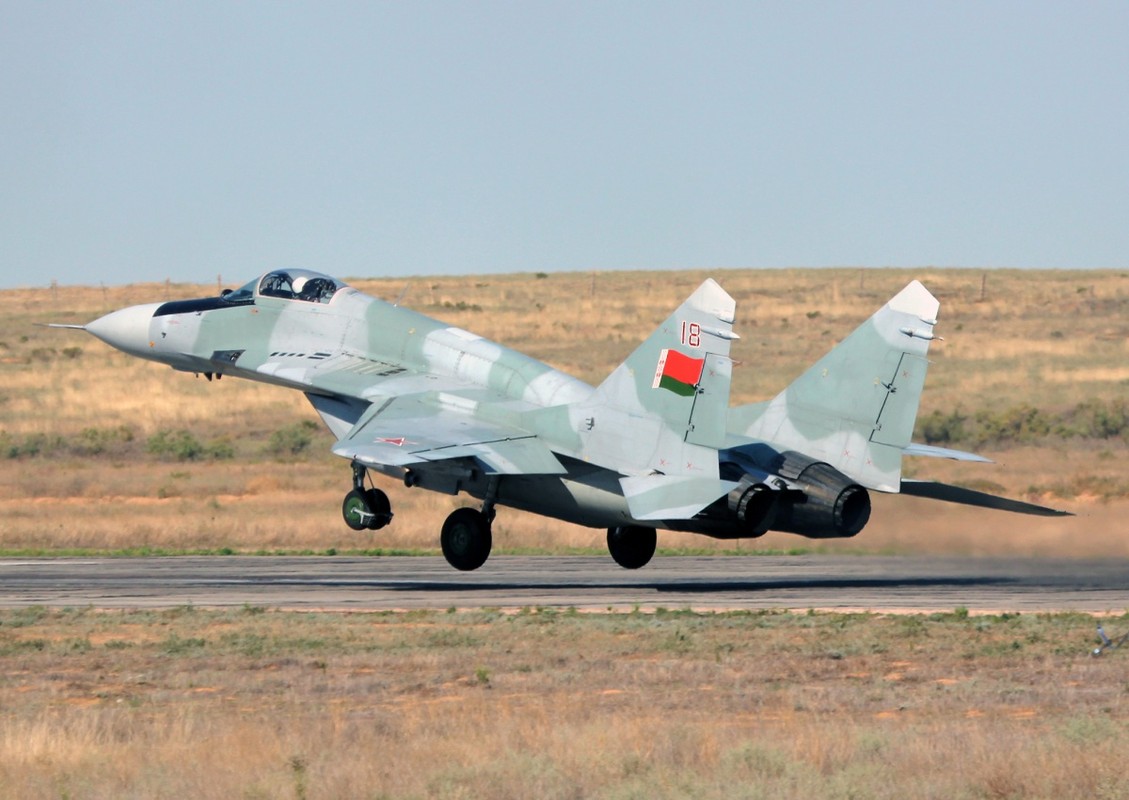 Rat gioi dai tu chien dau co, sao Belarus da cho Su-27 