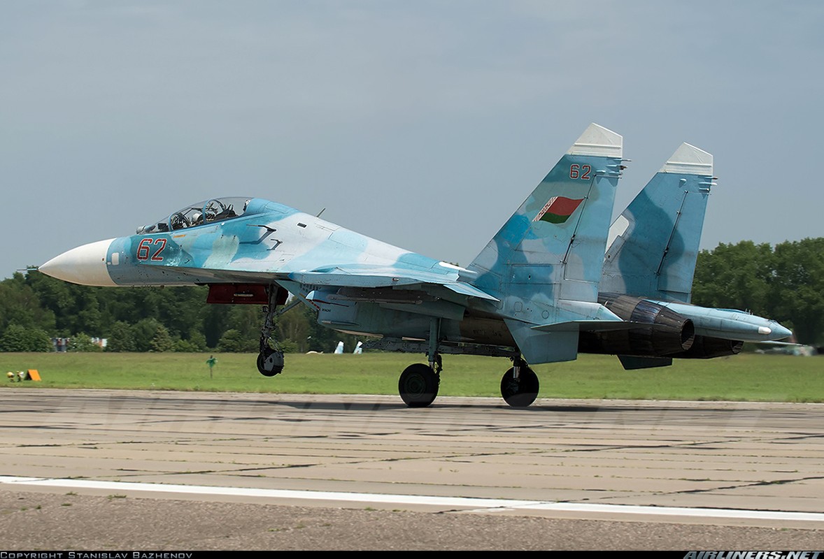 Rat gioi dai tu chien dau co, sao Belarus da cho Su-27 