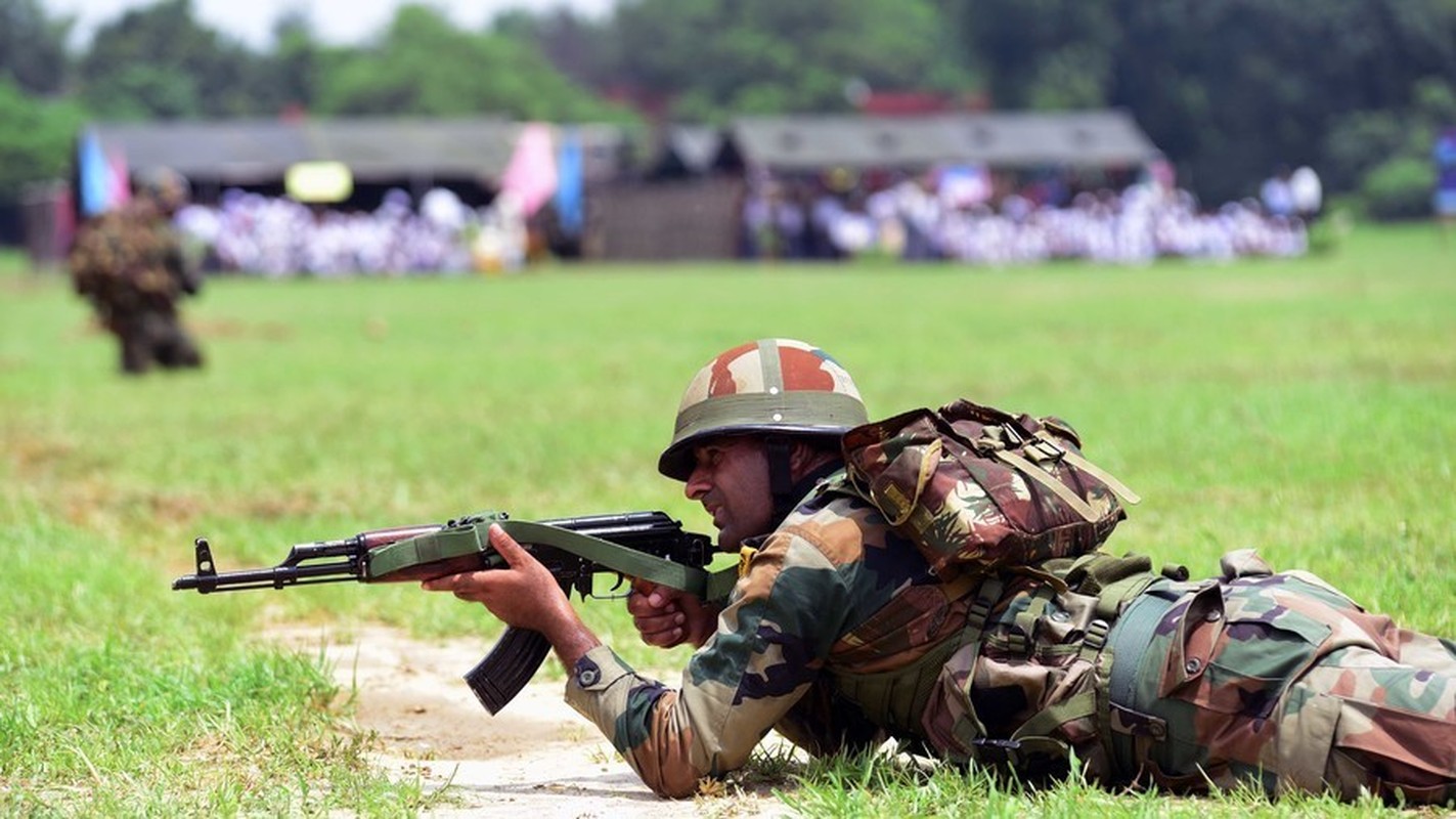 Nong: An Do trien khai 15.000 quan den bien gioi chuan bi danh lon-Hinh-2