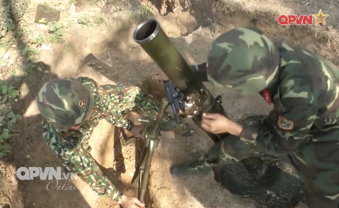 Phao binh Viet Nam huan luyen bang coi 100mm, cho toa sang o ARMY GAMES-Hinh-5