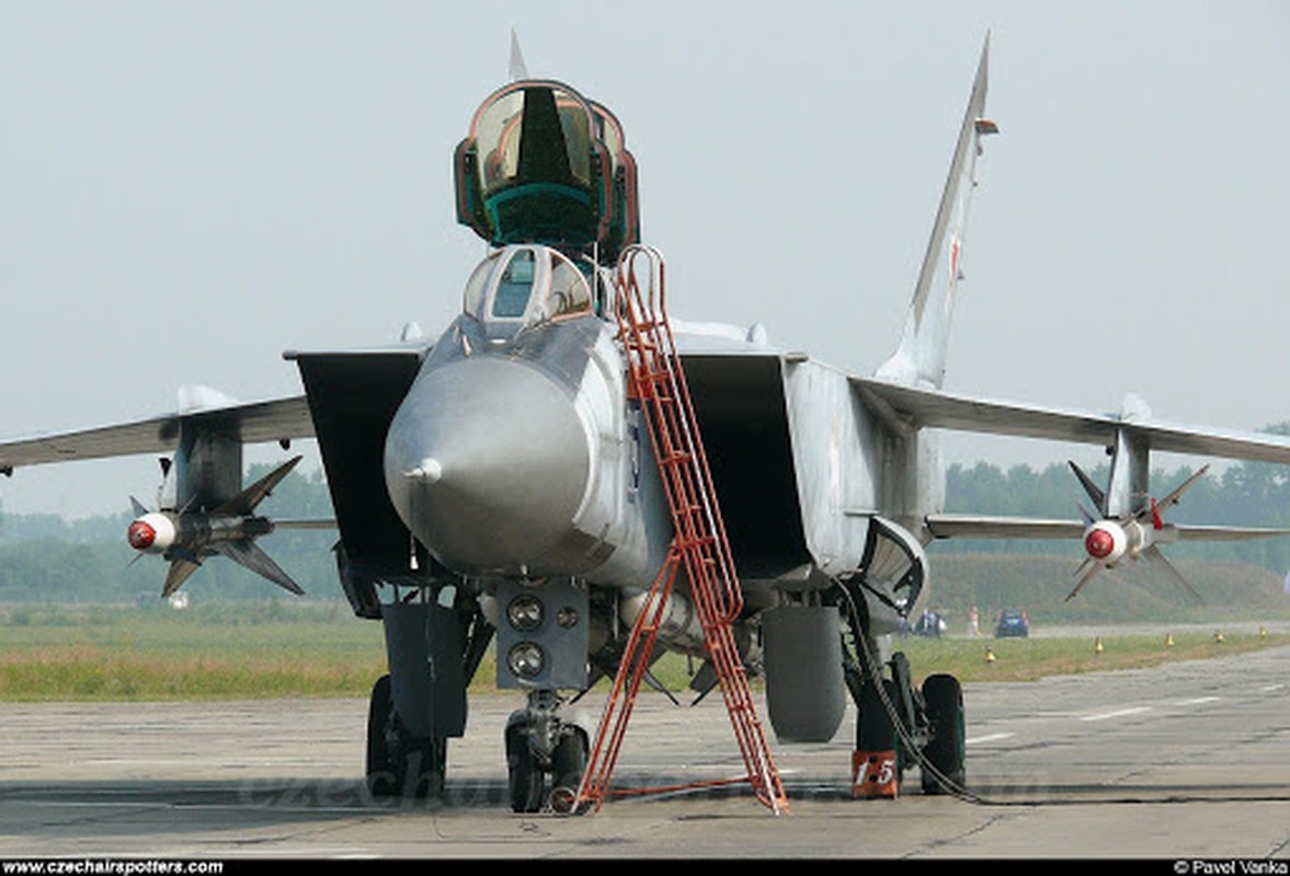 Nong: Cuu quan chuc Nga ban sieu tiem kich MiG-31 gia... bang bat pho-Hinh-5