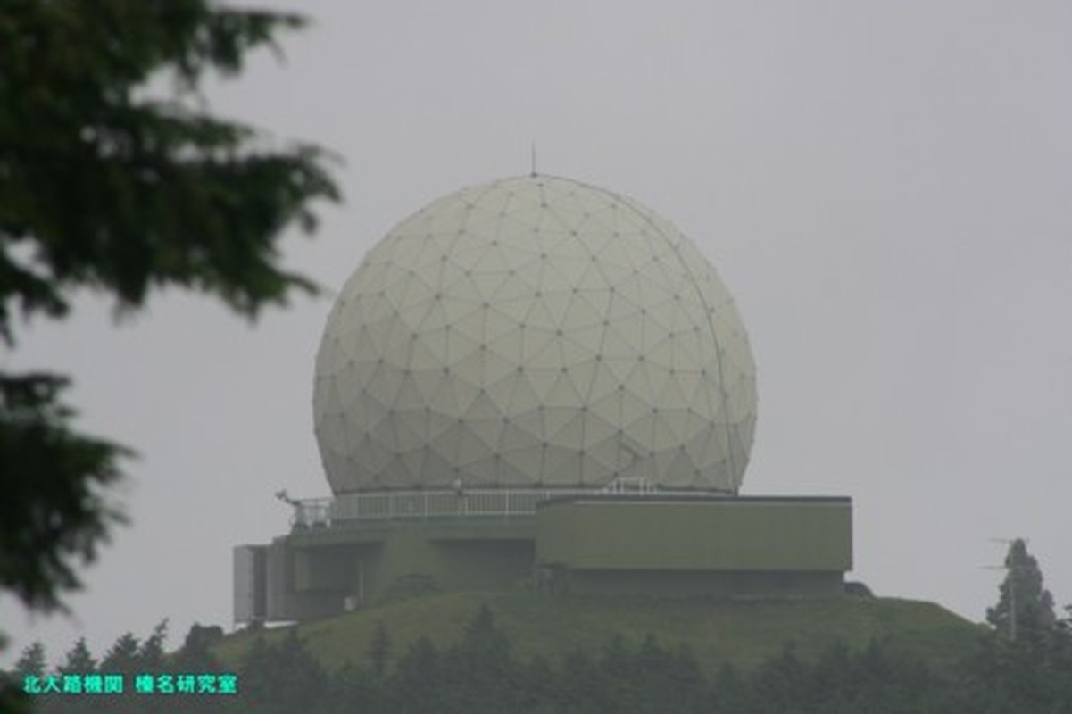 Mo xe radar phong khong theo doi may bay quan su Trung Quoc o bien Dong-Hinh-8