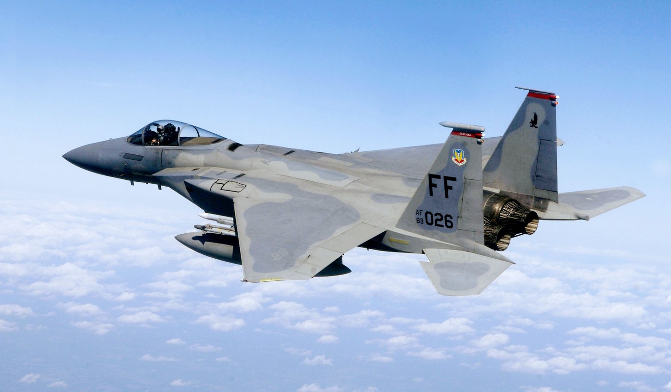My trien khai F-15EX mang ten lua AGM-183 o Okinawa... Trung Quoc het chong do?-Hinh-3