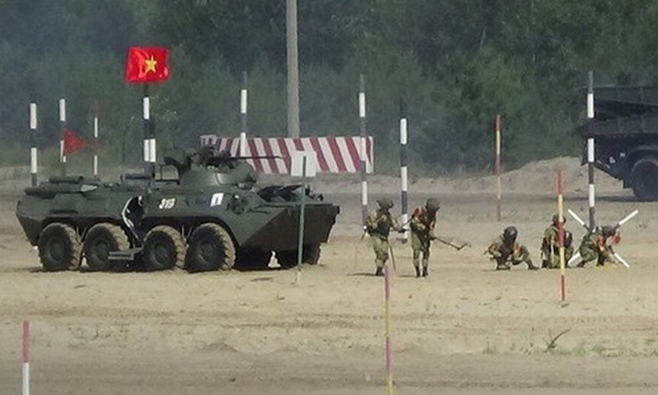 Chien si Viet Nam lan dau su dung thiet giap BTR-82A, loi hai the nao?-Hinh-2