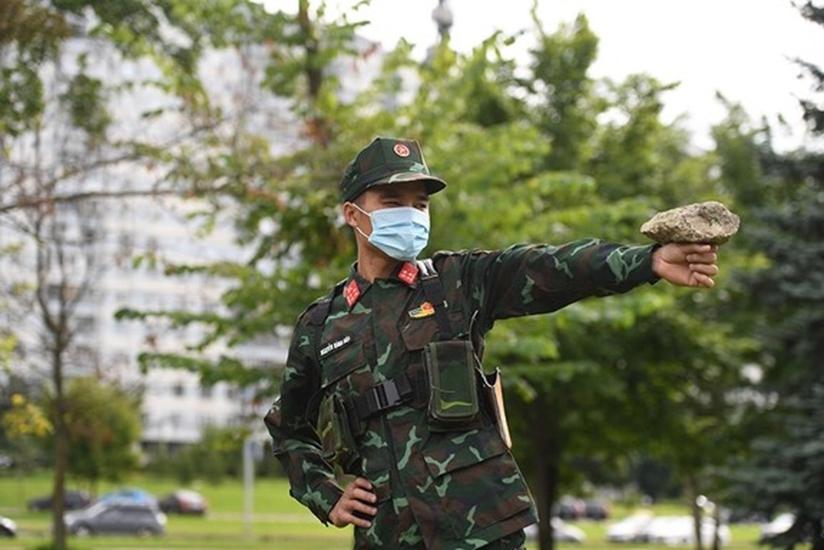 Linh ban tia Viet Nam nhan sung AK-74, SVD... khai hoa tai Army Games 2020