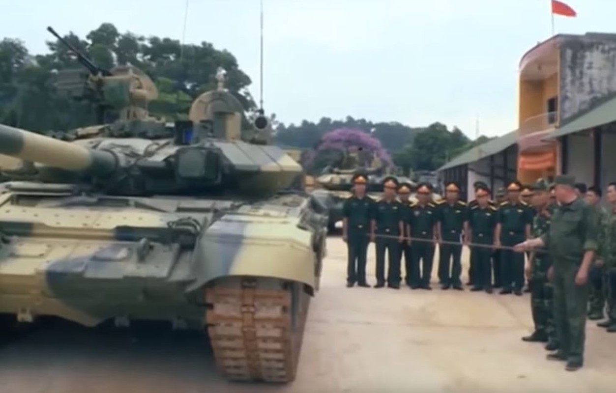 Nga boi roi truoc xe tang T-90 bang be tong cua Viet Nam-Hinh-6
