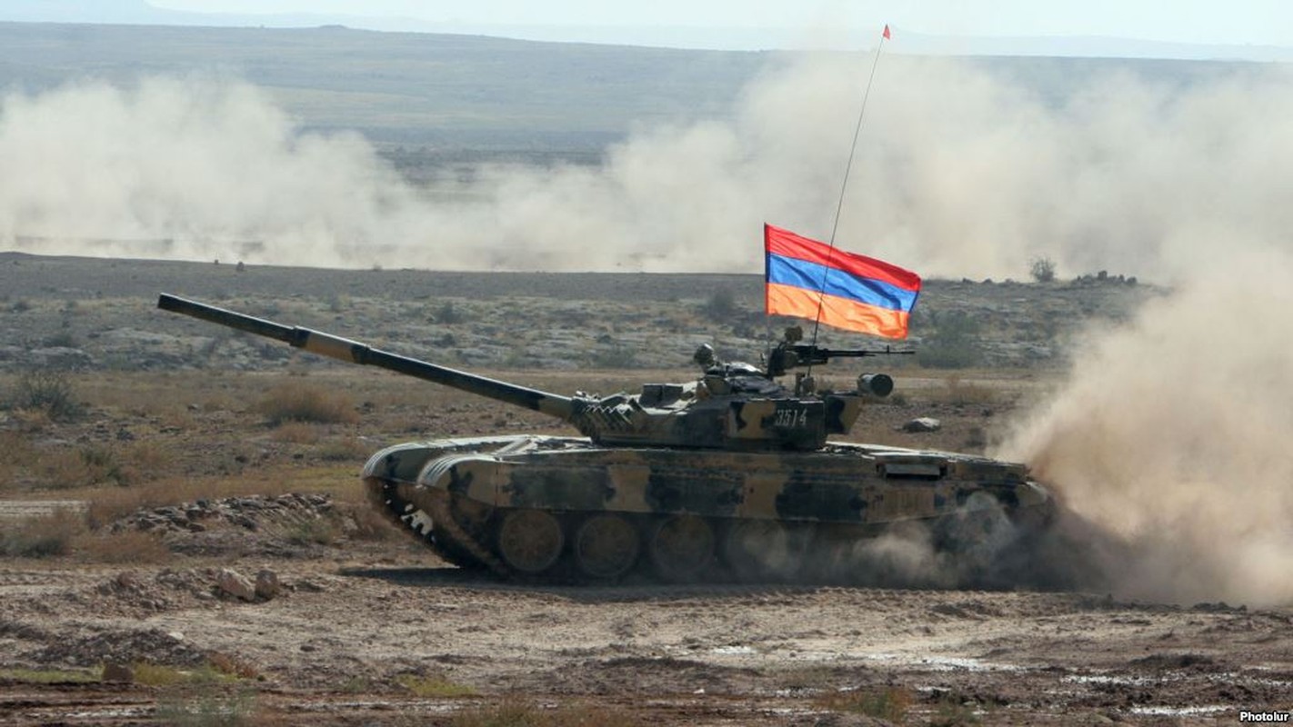 Choang: Armenia tang gap 3 lan so xe tang T-90 hien co sau mot dem-Hinh-2